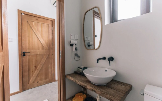 VINAWHISPER Boutique Hotel