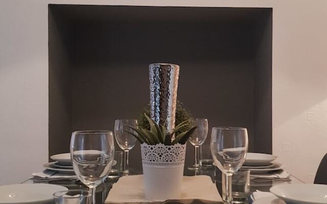 Ideal Home away in Smithalls, Bolton