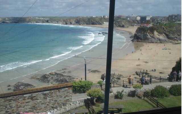 Cliff House B&B & The Moorings Apartments