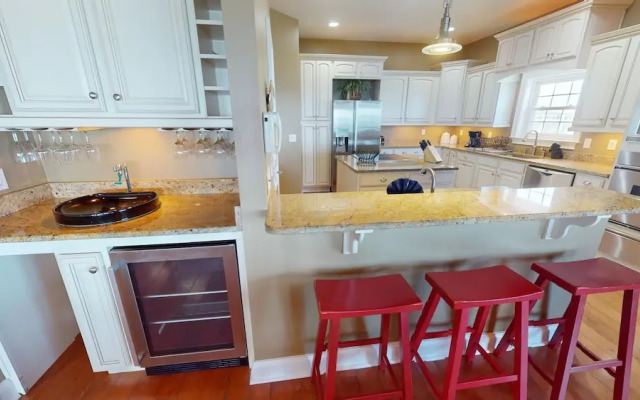 1801-b Strand Avenue