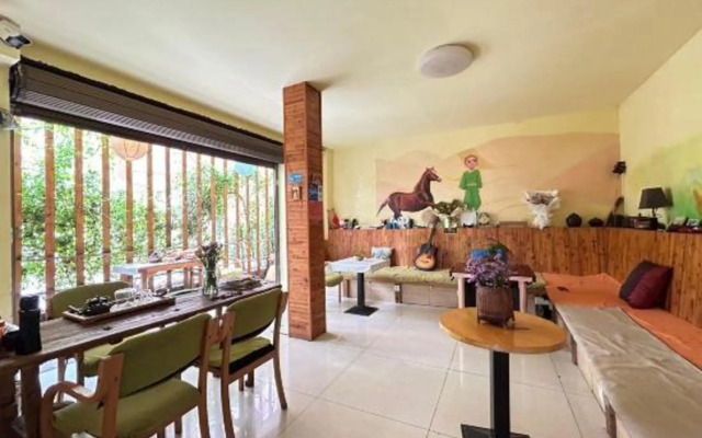 Nilv Flower Time International Youth Hostel