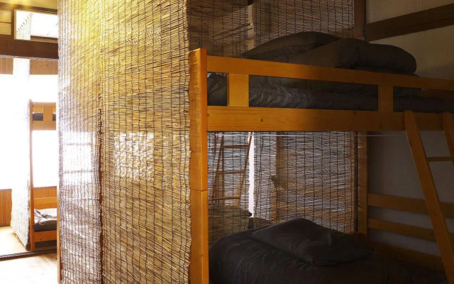 Torii-Kuguru Hostel