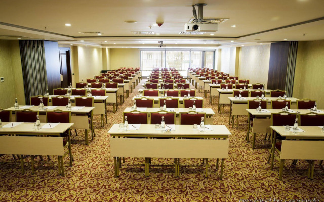 Grand Aras Hotel & Suites