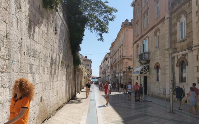 Spacious 140m2 Downtown 3 Bedroom Apartment