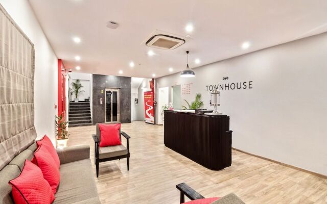Oyo Townhouse 123 Raghvendra Nagar Kondapur