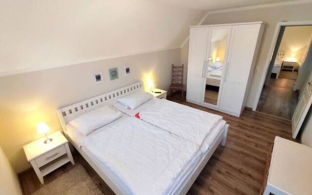 Strandburg Modern Retreat