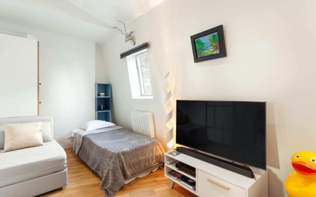 Large Studio In The Heart Of Paris, For 4 People