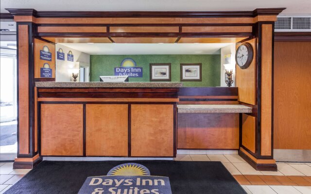 Days Inn & Suites by Wyndham Warren