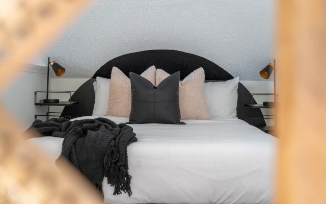 The Lost No Service Fees Penthouse Hot Tub