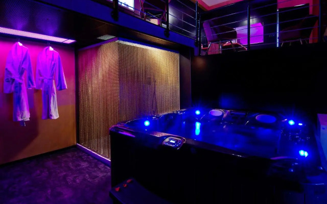 Mieuxqualhotel jacuzzi privatif Love room