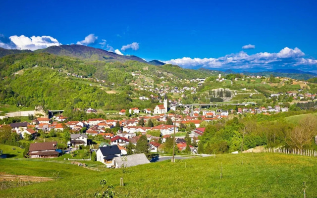 Modern Apartment With Balcony And Garage