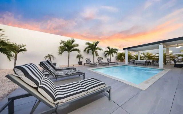 Tides Villa 4BR Private Pool Walk to the Beach