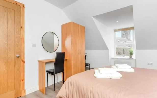 Family - Central - Parking - Wifi - Sleeps 3