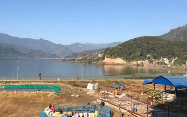 Lakeside Backpackers Hostel