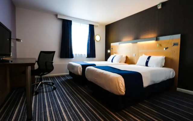 Express by Holiday Inn