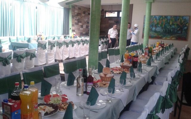 Hotel Oazza