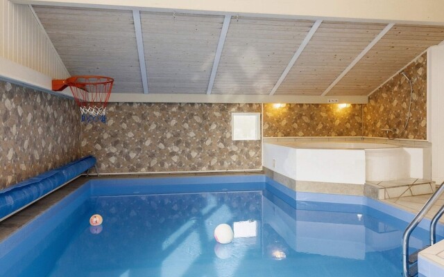 10 Person Holiday Home in Humble