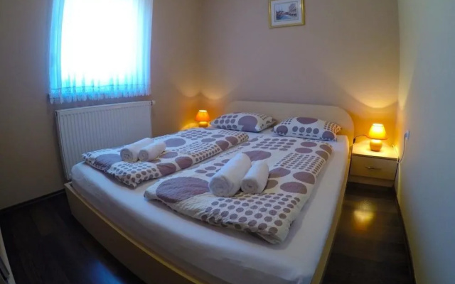 Apartments And Rooms Rea