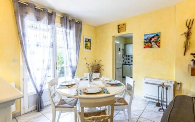 Holiday Home Les Grillons