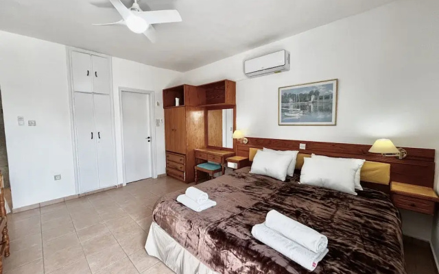 79 AN - Stay Nissi Chrysland Studio 215
