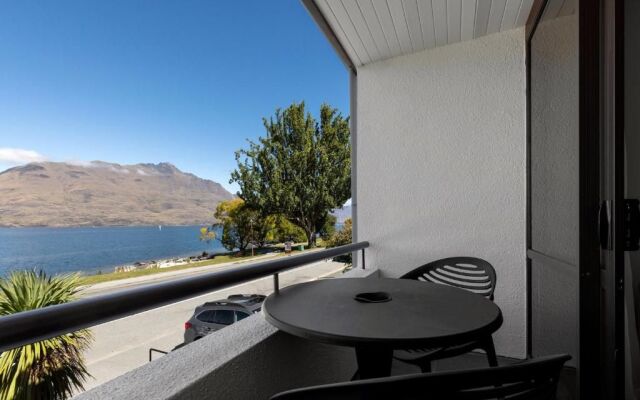 Queenstown House Luxury Lakeside Apartments