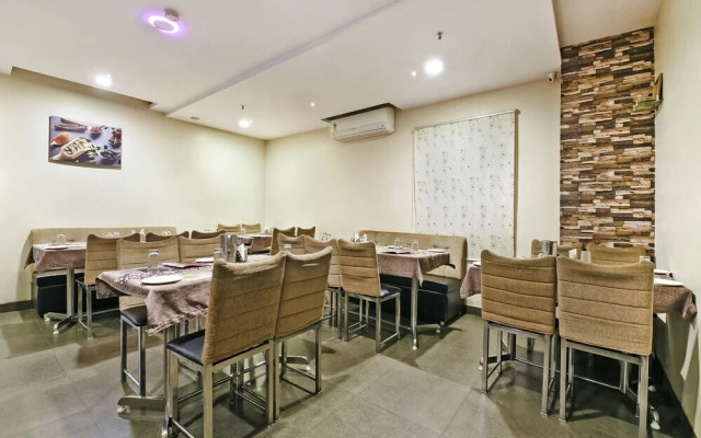 Apple Hotel By OYO Rooms
