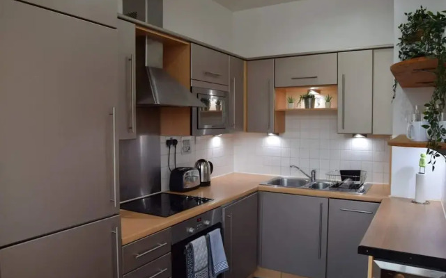 Bright Warehouse Conversion in Buzzing Peckham