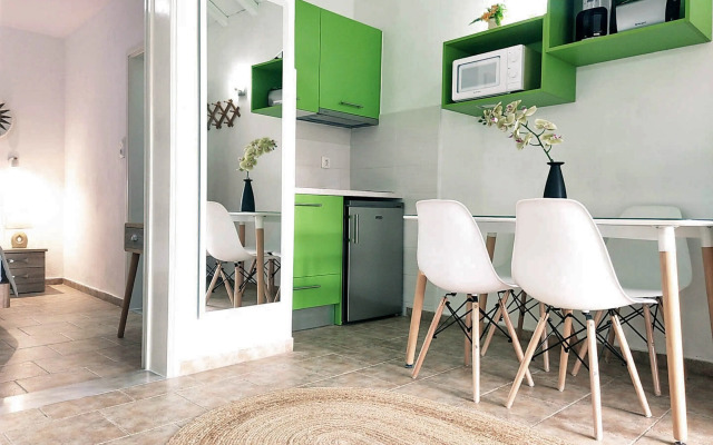Del Sol Suites