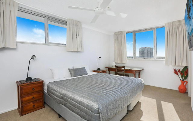 Elouera Tower Beachfront Apartments