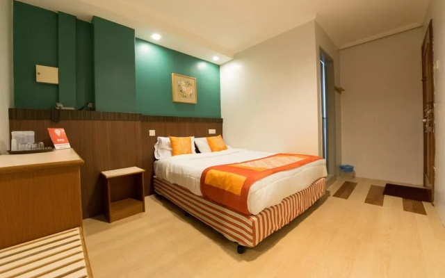 OYO 111 Hotel China Town Inn