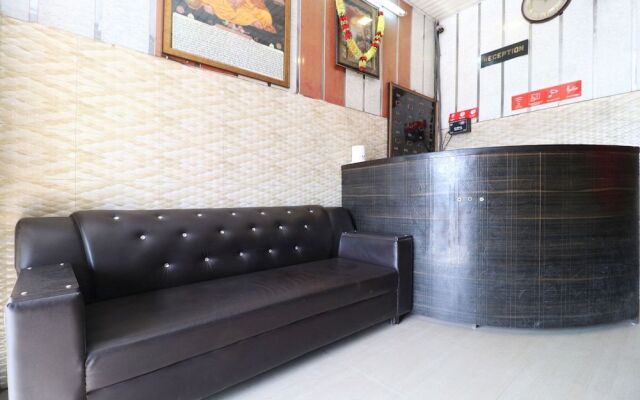 OYO 28691 Hotel Golden Star