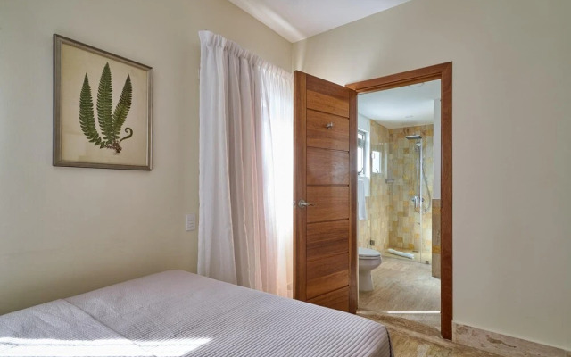 Luxury Beach Penthouse w Private Deck Ocean Views C-401