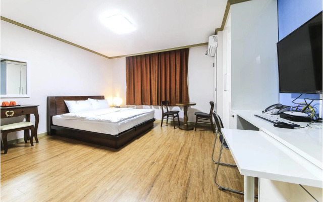 Crystal Residence Hotel