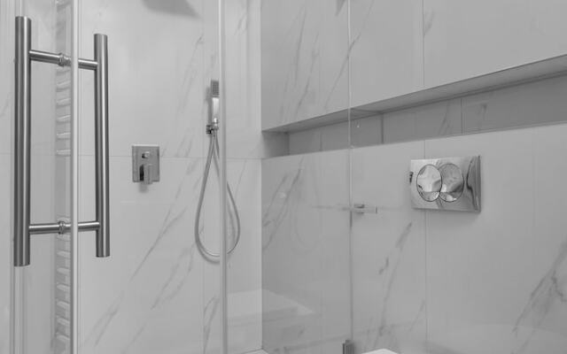 Luxury Apartment by Hi5 - Erzsébet square Suite