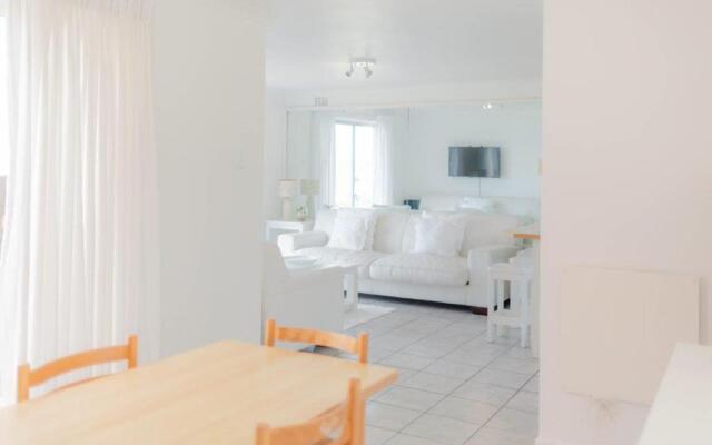 No 4 on Cliff, Beach Club