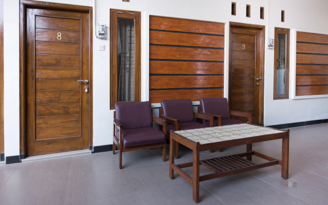 Super OYO 1226 Al Abror Homestay