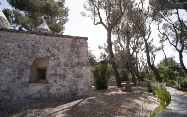 Trullo Bosco Selva Fasano by Typney