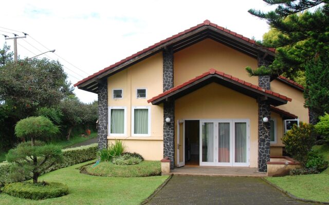 Villa ChavaMinerva Istana Bunga-Lembang