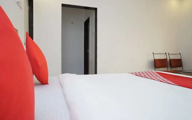 OYO 18730 Galaxy Inn