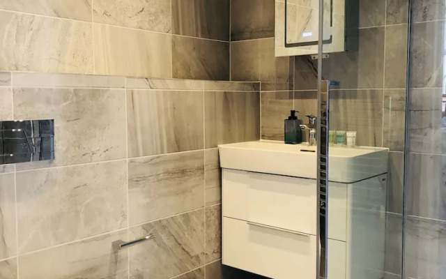 Spacious & Modern 2 Bed Apartment at Knightsbridge London