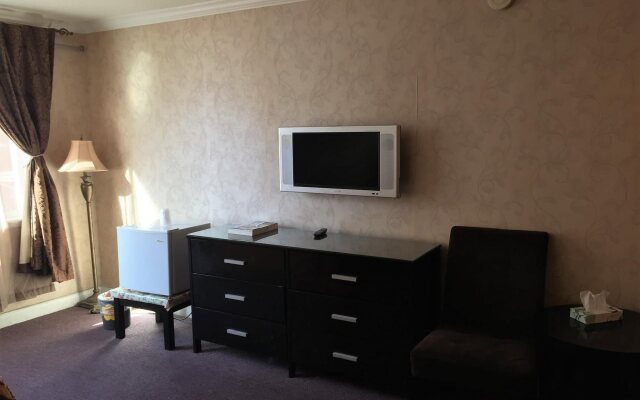 Hometel Suites