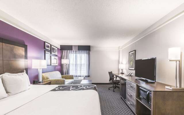 La Quinta Inn & Suites by Wyndham Cincinnati Sharonville