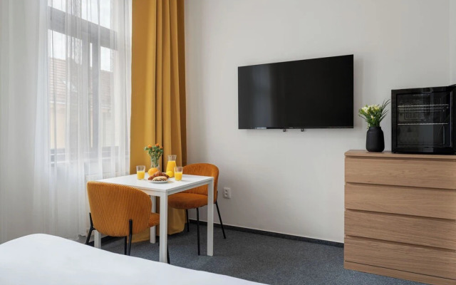 Riverside Hotel by Goodnite cz