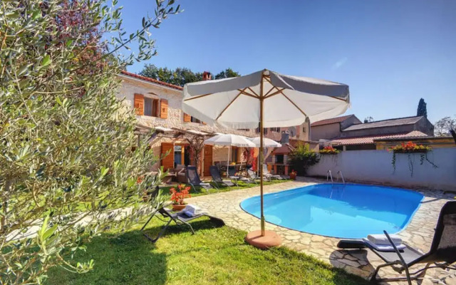 Villa in Batlug With Private Pool