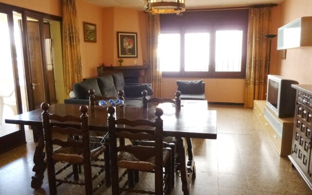 Spacious Holiday Home With Enclosed Garden in Empuriabrava
