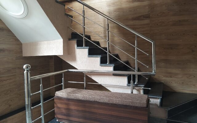 Hotel The Raja Palace