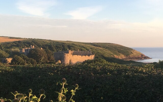 Awelon - Manorbier Bed and Breakfast