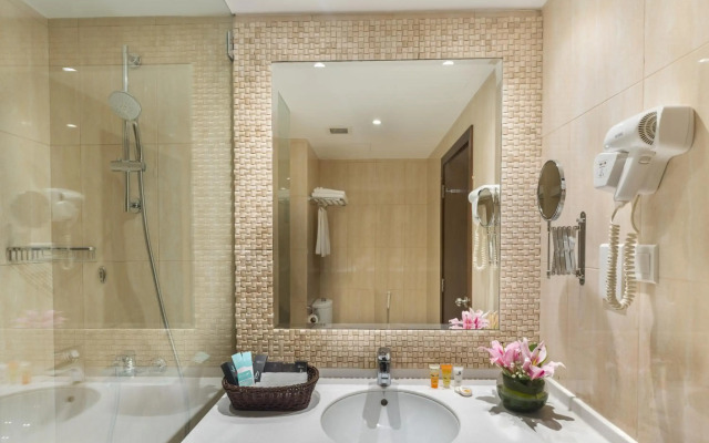 Al Falaj Hotel