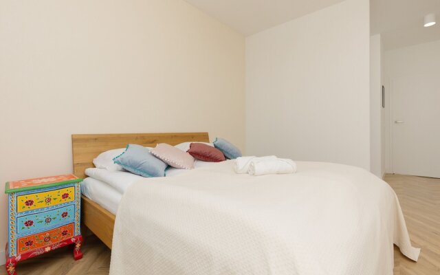 Zdziechowskiego Apartment by Renters