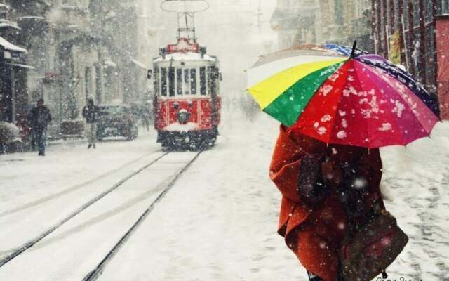 Taksi̇m Whi̇te Sui̇t